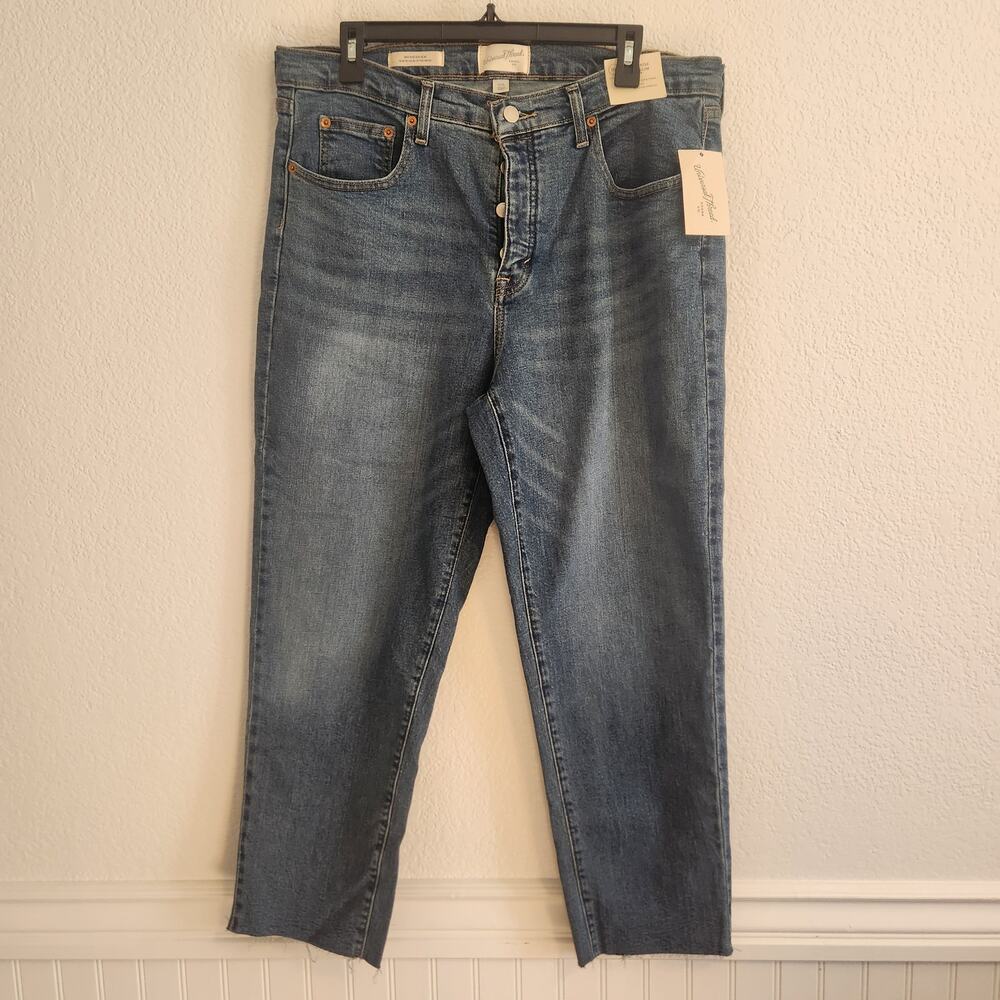 Universal Thread Women's Size 16 Short 80s Slim Frayed‎ bottom Jeans NWT